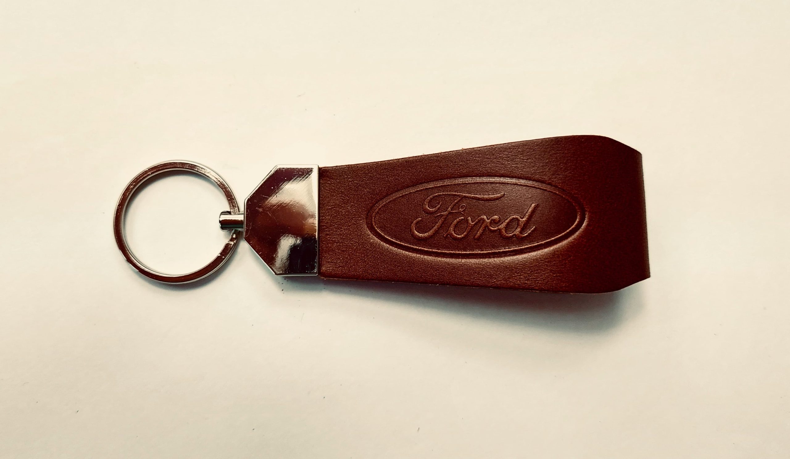 Skórzany brelok z logo Ford — realizacja Zigner