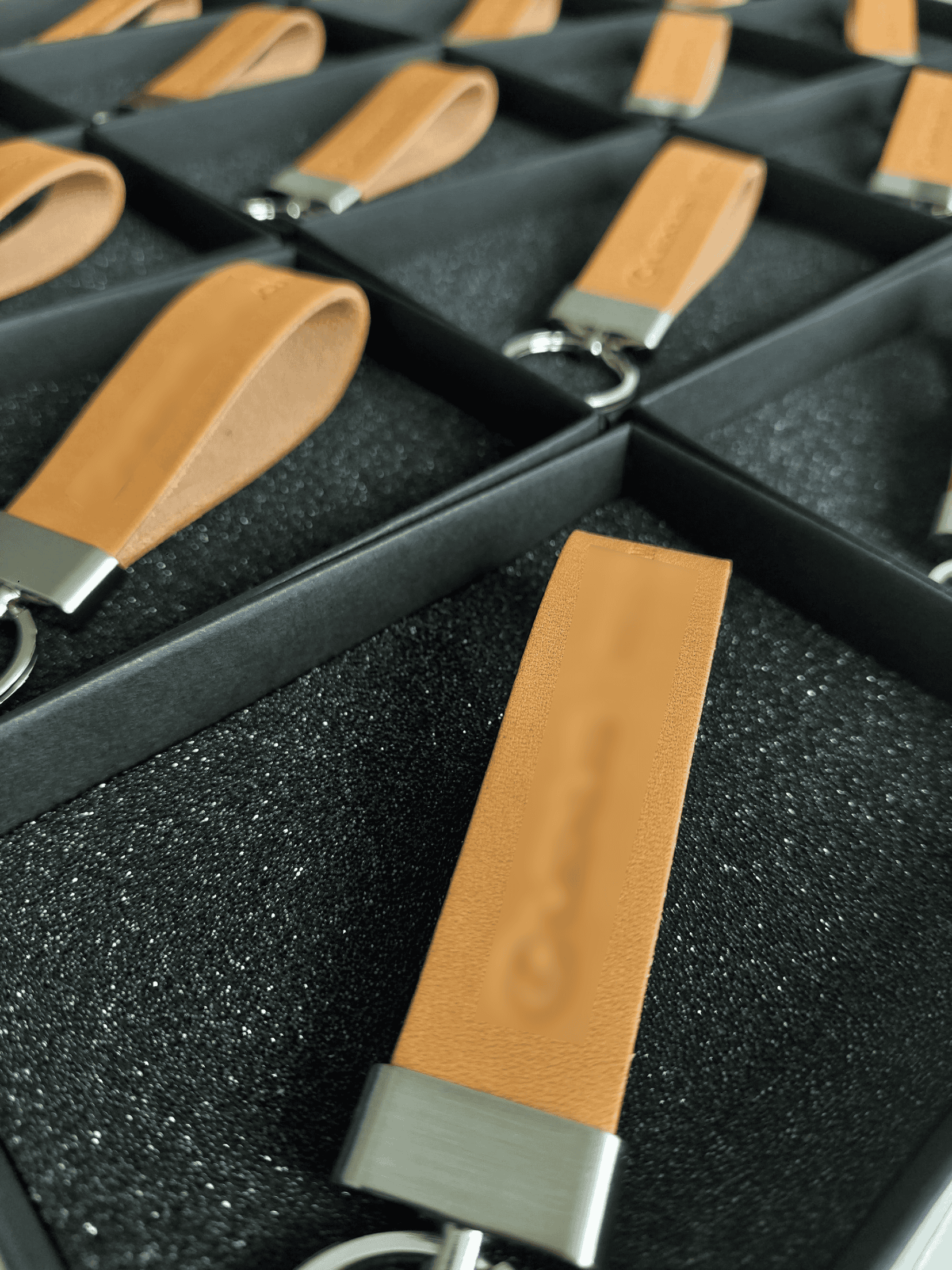 Skórzane breloki premium w pudełkach — realizacja Zigner